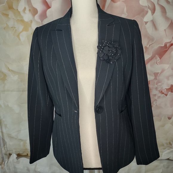 Tahari Arthur S Levine PinStriped Petite Blazer - Picture 4 of 16